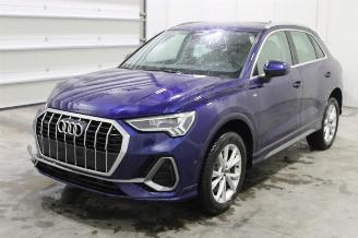 uszkodzony samochody osobowe Audi Q3  2021/3