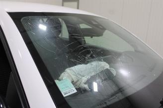 Peugeot 208  picture 8