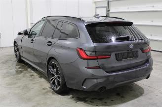 BMW 3-serie 330 picture 3