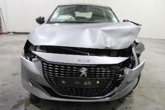 Peugeot 208  picture 6