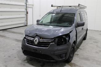 damaged passenger cars Renault Express  2023/5