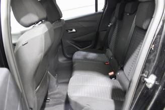 Peugeot 208  picture 12
