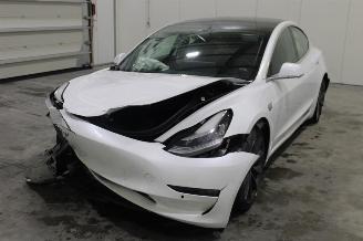 damaged passenger cars Tesla Model 3  2020/3