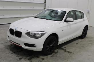 damaged passenger cars BMW 1-serie 114 2015/3