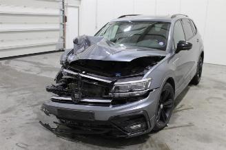 damaged passenger cars Volkswagen Tiguan  2021/3