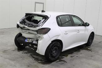 Peugeot 208  picture 3