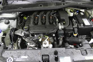 Peugeot 208  picture 14