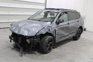damaged passenger cars Volkswagen Tiguan  2023/11