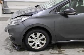 Peugeot 208  picture 5