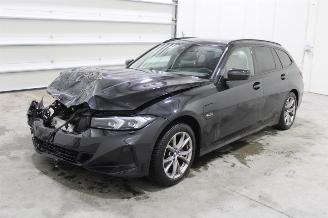 krockskadad bil auto BMW 3-serie 320 2023/5