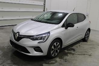 krockskadad bil auto Renault Clio  2023/1