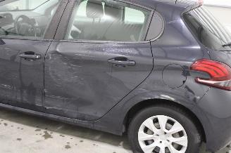 Peugeot 208  picture 7