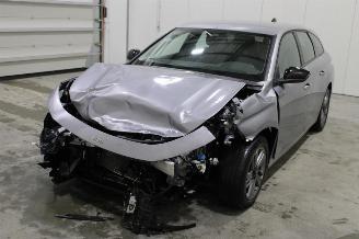 damaged passenger cars Peugeot 308  2024/3