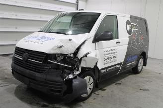 Damaged car Volkswagen Transporter T6 2022/9