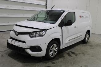 skadebil auto Toyota ProAce CITY 2023/2