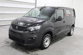 krockskadad bil auto Peugeot Partner  2022/2