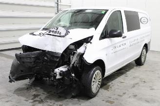 Vaurioauto  passenger cars Mercedes Vito  2022/10