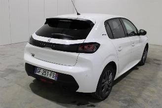 Peugeot 208  picture 3