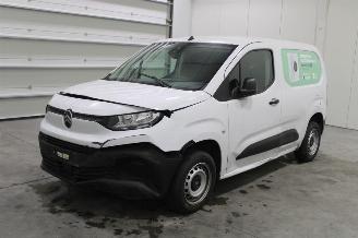 Vaurioauto  passenger cars Citroën Berlingo  2025/1