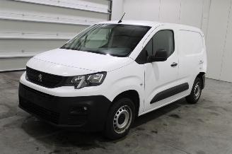 damaged passenger cars Peugeot Partner  2021/11