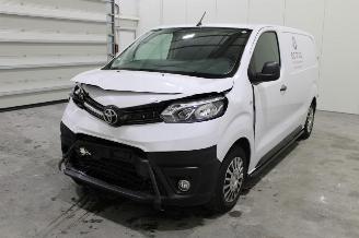 damaged passenger cars Toyota ProAce  2022/12