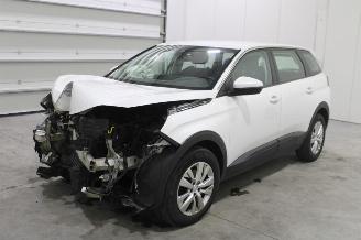 damaged passenger cars Peugeot 5008  2020/2