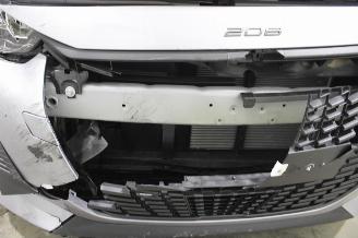 Peugeot 208  picture 7