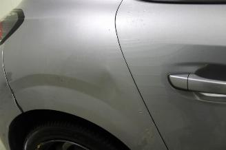 Peugeot 208  picture 16