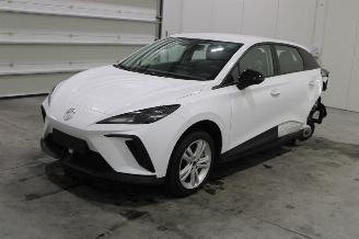 krockskadad bil auto MG MG4  2025/7