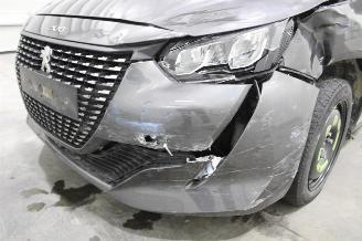 Peugeot 208  picture 6