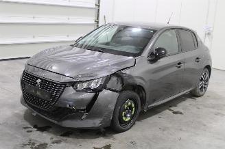 krockskadad bil auto Peugeot 208  2022/4