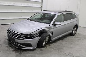 krockskadad bil auto Volkswagen Passat  2024/2