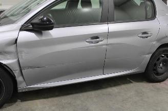 Peugeot 208  picture 6