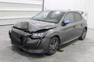 Vaurioauto  passenger cars Peugeot 208  2022/2