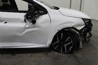Peugeot 208  picture 6