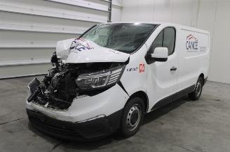 damaged passenger cars Renault Trafic  2024/12