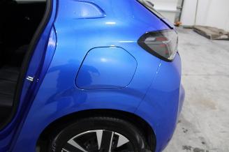 Peugeot 208  picture 8