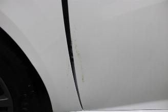Peugeot 208  picture 22