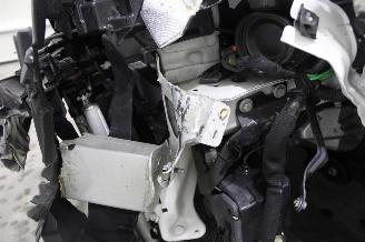 Peugeot 208  picture 8