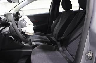Peugeot 208  picture 10