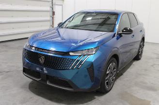 damaged passenger cars Peugeot 3008  2024/5