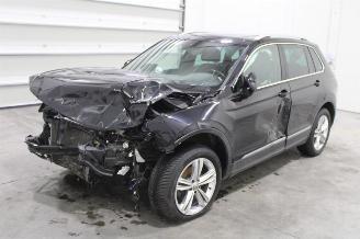 Vaurioauto  passenger cars Volkswagen Tiguan  2019/6