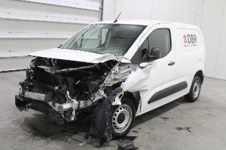 damaged passenger cars Peugeot Partner  2022/5