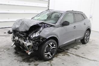 Damaged car Peugeot 2008  2024/10
