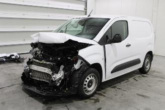 Vaurioauto  passenger cars Fiat Doblo  2025/4