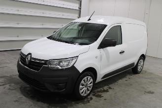 damaged passenger cars Renault Express  2023/6