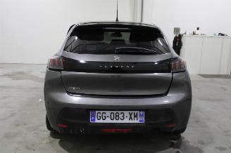 Peugeot 208  picture 8