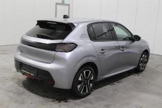 Peugeot 208  picture 3