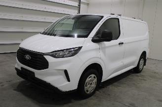 krockskadad bil auto Ford Transit  2025/4