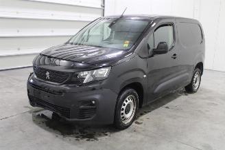Damaged car Peugeot Partner  2021/12
